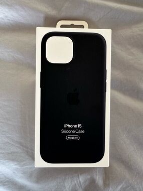 🆕 NIB Apple iPhone 15 Black Silicone Case with MagSafe - Model MXPD3ZM/A